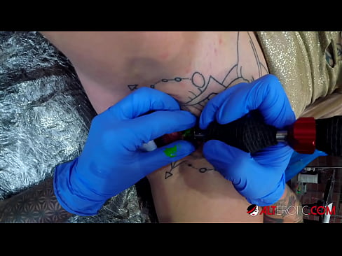 ❤️ Sully Savage oo aad u tattooed ayaa Kintirkeeda ku sawirtay tattoo ❤️❌ anaga ❤